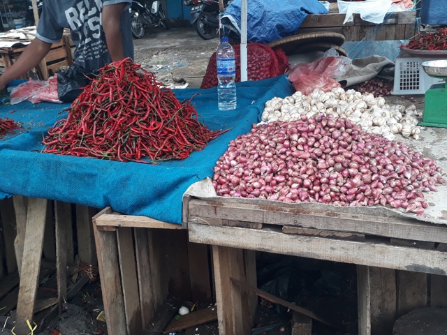 Akhir Pekan Tak Mempengaruhi Harga. Ini Perbandingan Harga di Pasar Angsoduo dan Talang Banjar