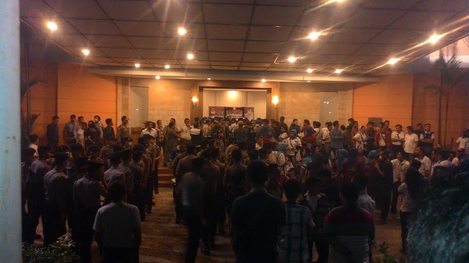 Para Pendukung Cagub dan Cawagub Padati Area RCC