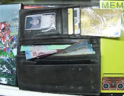 Temukan Uang Rp 20 Juta, Bocah Kelas 4 SD Ini Buat Orangtuanya Bangga. Lihat yang Dilakukannya!