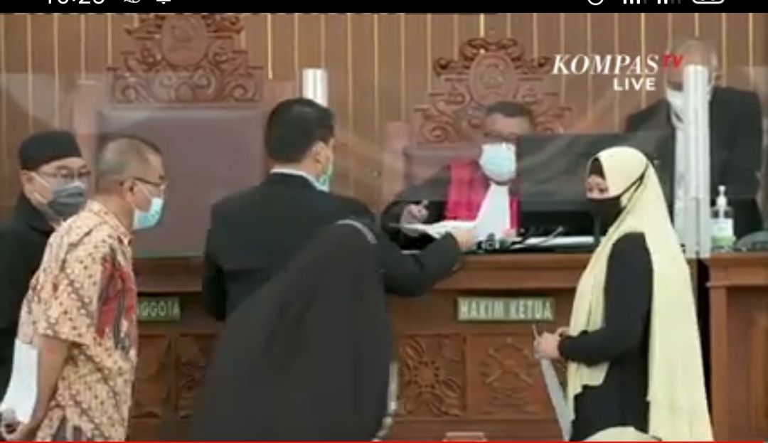 Sosok Pengacara Perempuan yang membacakan Fakta-fakta Habib Rizieq Shihab tak Bersalah