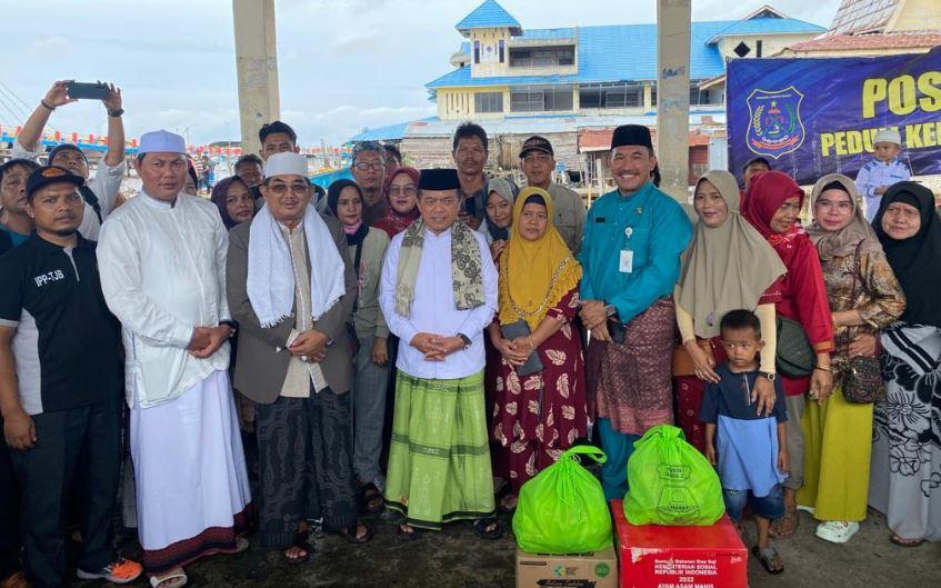 Gubernur Jambi dan Pemkab Tanjabbar Salurkan Bantuan untuk Korban Kebakaran