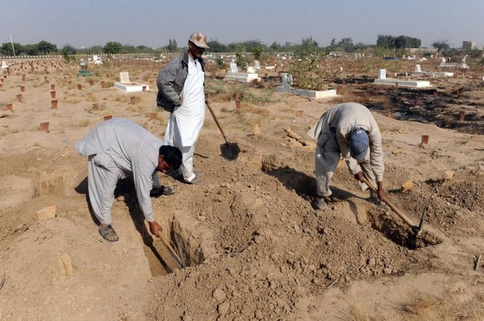 Sadis, Ratusan Bayi Perempuan Ditemukan Tak Bernyawa di Tempat Sampah, Alasan 'Pembunuhan'. .