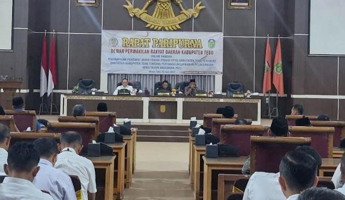 DPRD Tebo Rapat Paripurna Sampaikan Pendapat Akhir Fraksi Terhadap Ranperda Pertanggungjawaban APBD