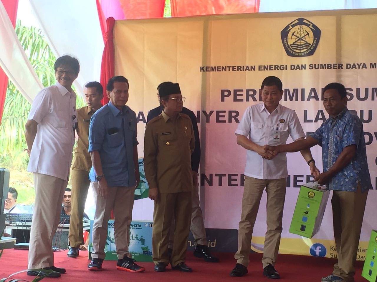 13 Desa di Batanghari Dapat Bantuan 642 Unit LTSHE dari Kementrian ESDM