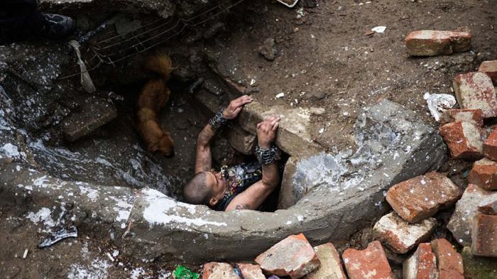 Sedihnya! Ditolak Masyarakat, Pecandu Narkoba di Negara Ini Tinggal di Saluran Pembuangan