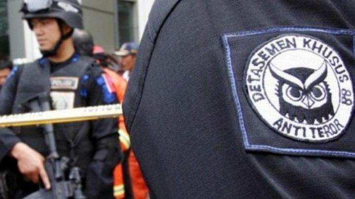 Detik-detik Teroris Ditembak Mati Densus 88, Polisi Menemukan Samurai dan Cairan Kimia