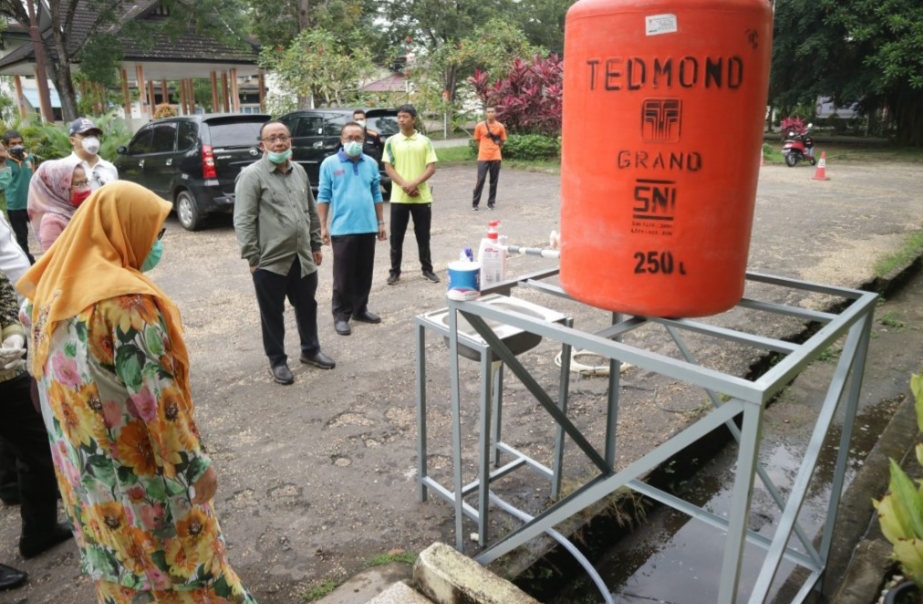 Bantu Cegah Virus Corona, Universitas Jambi Sediakan Pojok Hand Sanitizer