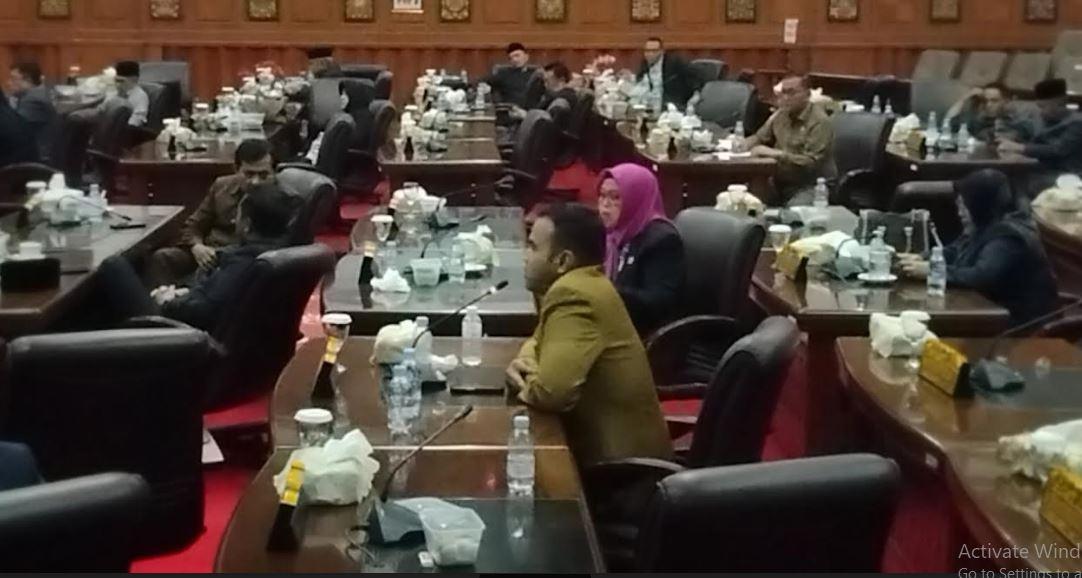 Tak Puas Jawaban Eksekutif Soal Batubara, Rendra Fraksi PKS Walkout Paripurna
