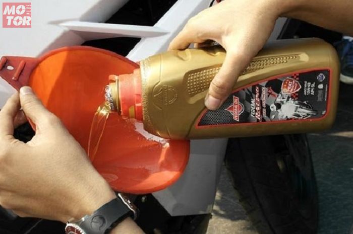 Kapan Waktu yang Tepat Untuk Mengganti Oli Mesin Kendaraan Anda?