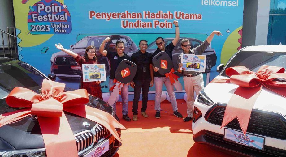 20 Tahun Pakai Telkomsel, IRT Boyong Mobil Mewah BMW dari Program Undian Poin Festival 2023