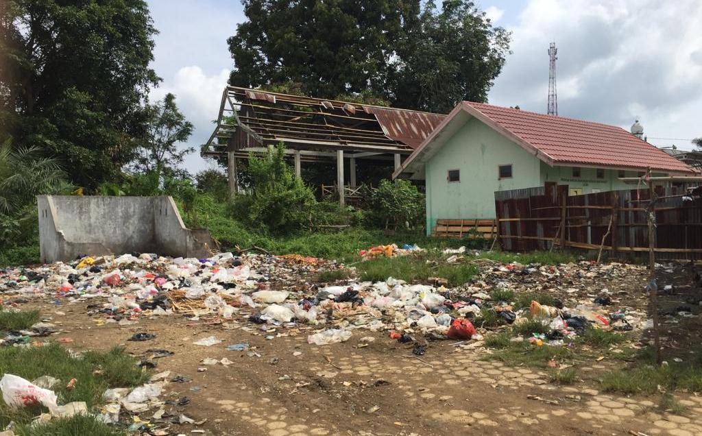 TPS Dibangun Jauh dari Pasar Sengeti, Pedagang Pilih Buang Sampah di Pinggir Sungai Batanghari