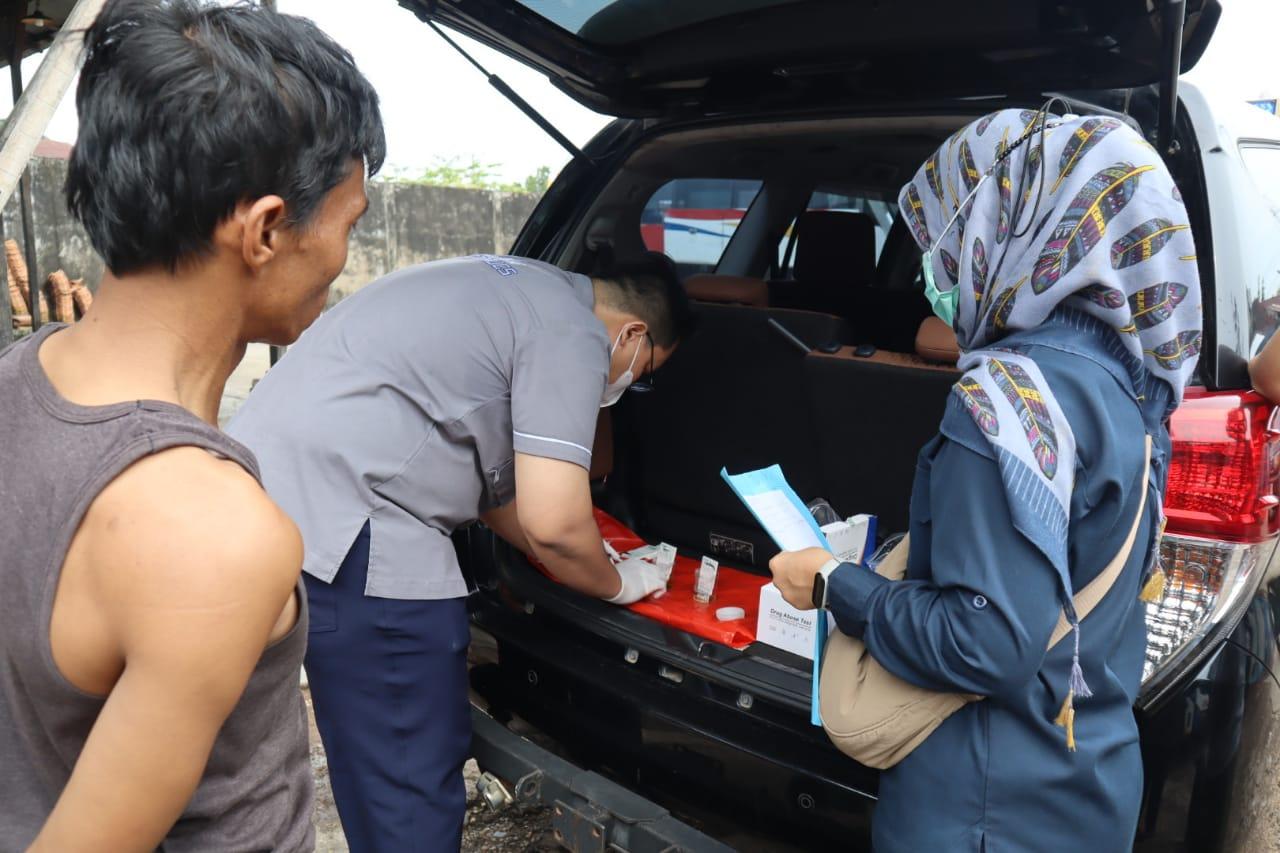 BNNP Jambi Cek Urine 30 Sopir dan Kernet PO Bus, Hasilnya Negatif Semua