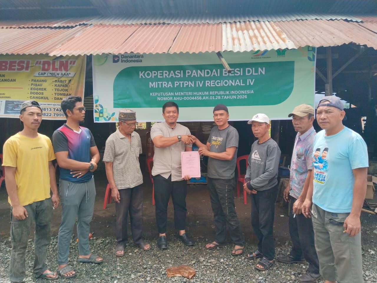 Dorong UMKM Pandai Besi, PTPN IV Regional IV Salurkan Mesin dan Legalitas Usaha di Sungai Penuh - Tribunjambi.com