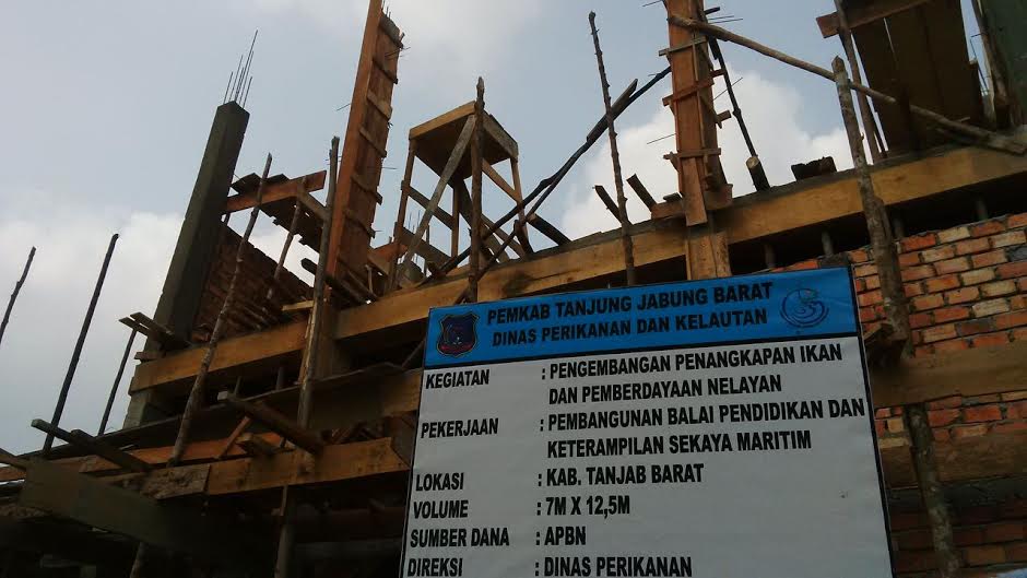 BREAKING NEWS: Pemkab Tanjabbar Segel Bangunan Tanpa IMB, Termasuk Milik Kementerian - 09112015-tanpa-imb-bangunan-disegel_20151109_153019.jpg