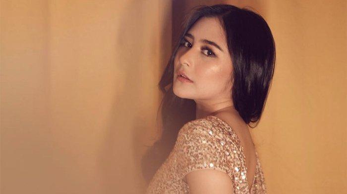 Pose Prilly Latuconsina Pakai Baju Tanpa Lengan Dengan Rambut Basah Disorot: Hot Banget