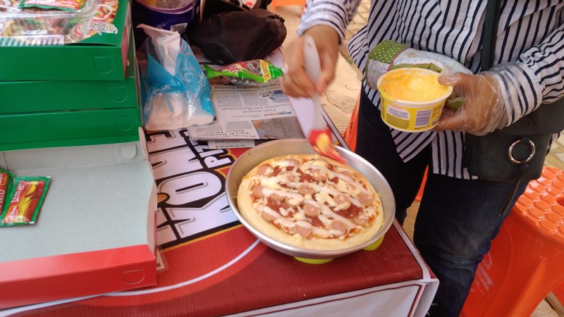 Jajanan Unik Kone Pizza, Kuliner Kekinian di Jambi Food Festival 2017