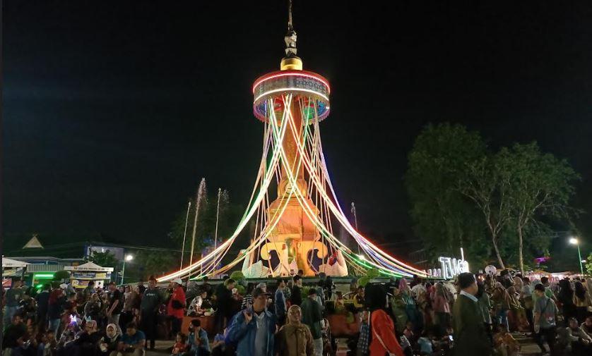 112024-Tugu-Keris-Siginjai-Kota-Jambi-2.jpg