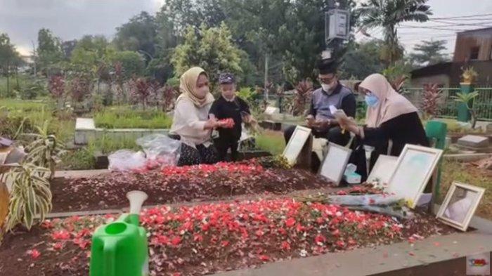 Masyarakat Sampai Demo Tolak Pemindahan Makam Vanessa Angel, Begini Reaksi Adik Bibi Andriansyah