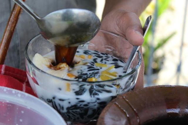 Yuk Cicipi Es Dawet Mang Itong, Segernya Langsung Nyes di Tenggorokan