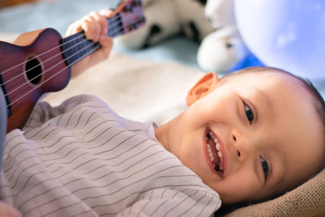 Viral Ibu di Banyumas Tinggalkan Balita di Teras Rumah Warga Demi Kencan dengan Kekasihnya