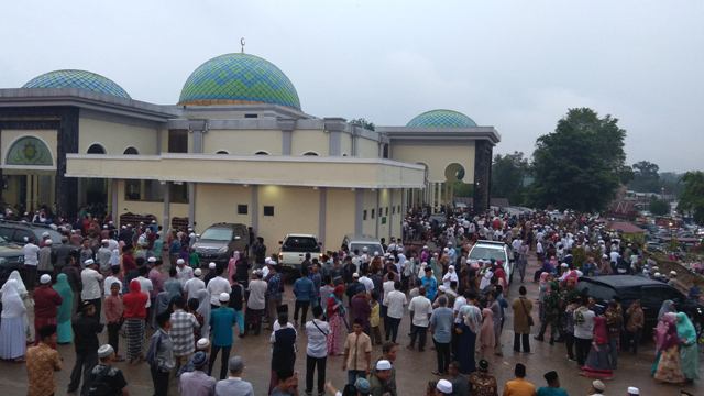 Merangin Diguyur Hujan, Jamaah Tabligh Akbar Ustaz Abdul Somad Tetap Membeludak