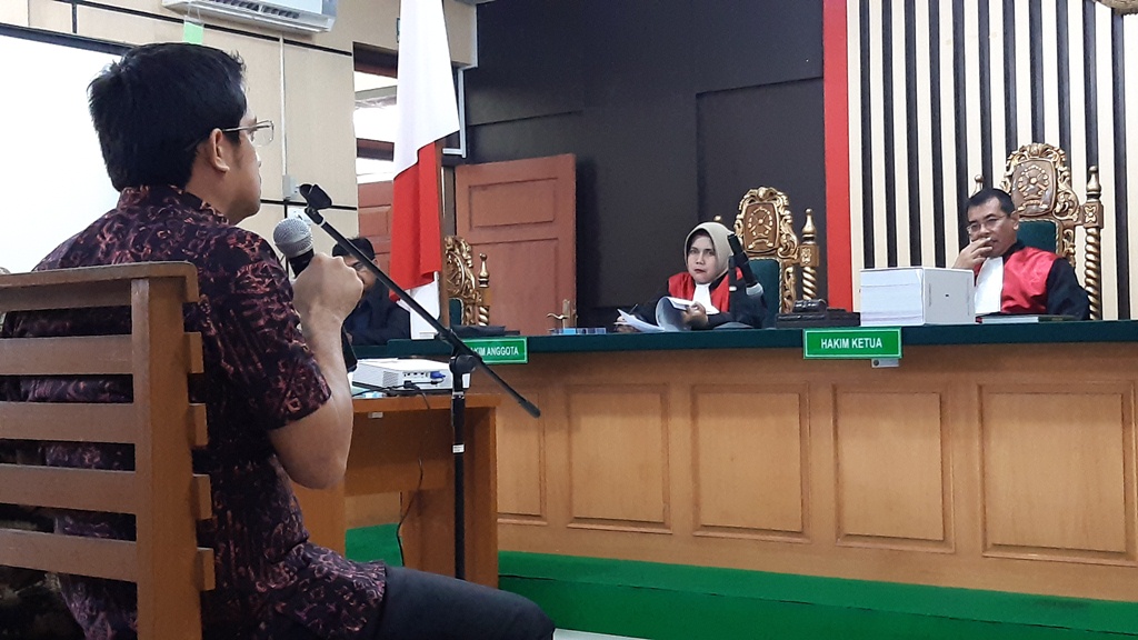 Bersaksi untuk Asiang, Asrul Dicerca Hakim Soal Uang Rp5 Miliar