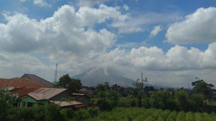 Gunung Sinabung Alami Erupsi Sejak Jumat, Guguran Awan Panas Mencapai 2.500 Meter