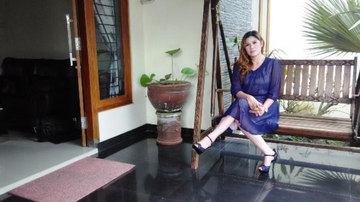 Wanita ‘Pengiklan Jual Rumah Bonus Istri’ Itu Resmi Dipersunting