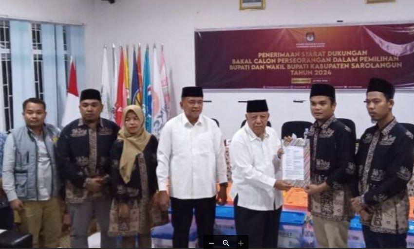 Madel dan Nor Muhammad Resmi Serahkan Syarat Maju Pilkada Jalur Independen ke KPU Sarolangun