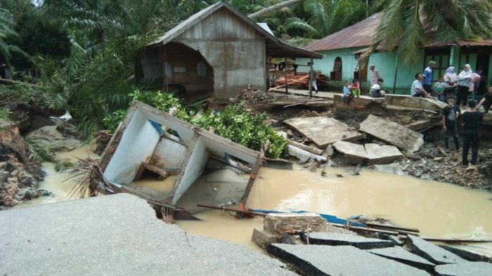 Data Sementara BNPB: 20 Meninggal, 15 Hilang dari Banjir & Longsor yang Landa 4 Wilayah di Sumatera