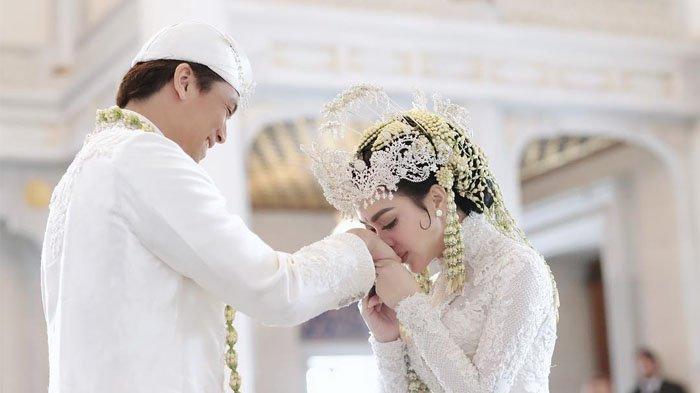 Syahrini Sah Nyonya Reino Barack, Isu Pernah Dekat dengan 'Pak Haji' Kembali Muncul, Siapakah Dia?