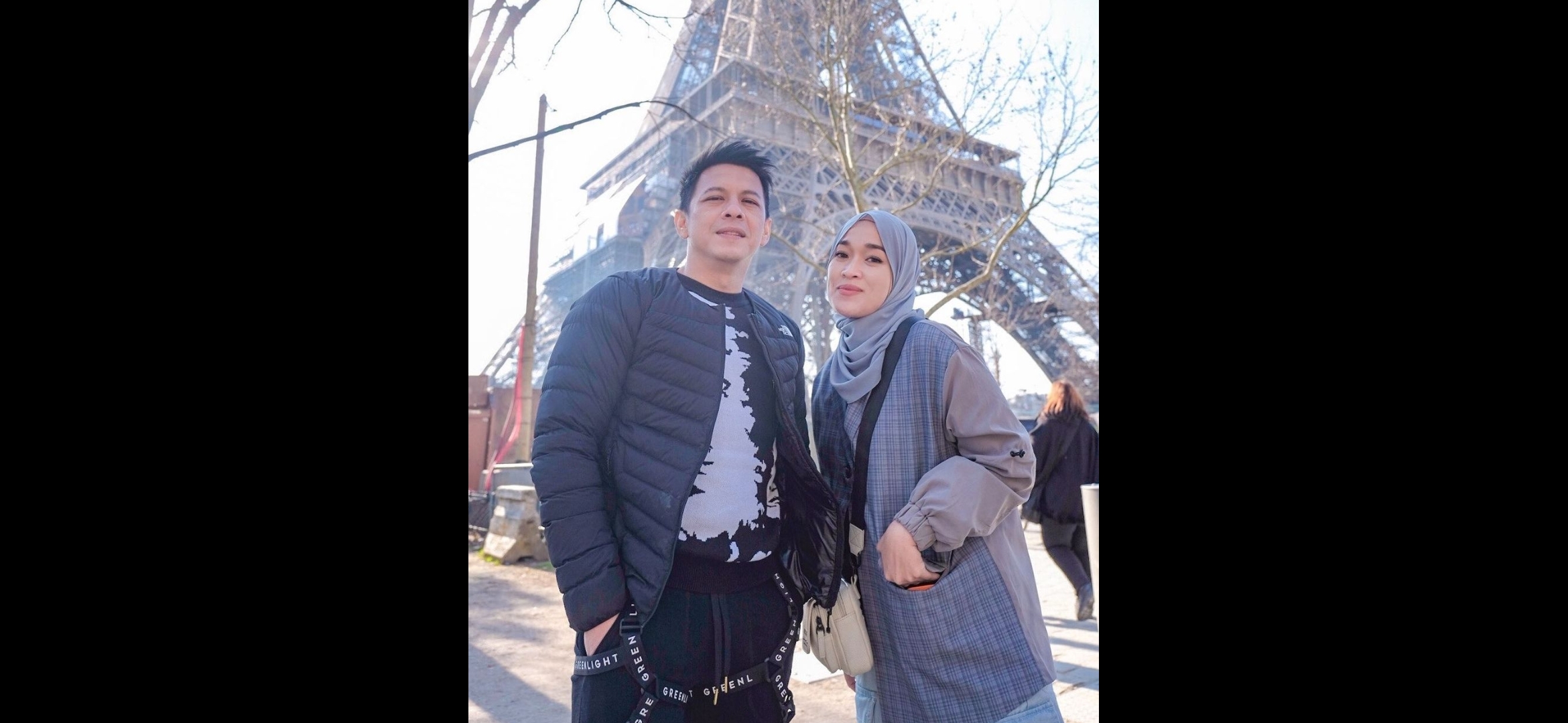 Ririe Fairuz Jadi Sorotan saat Pamer Foto Bareng Ariel NOAH di Bawah Menara Eiffel