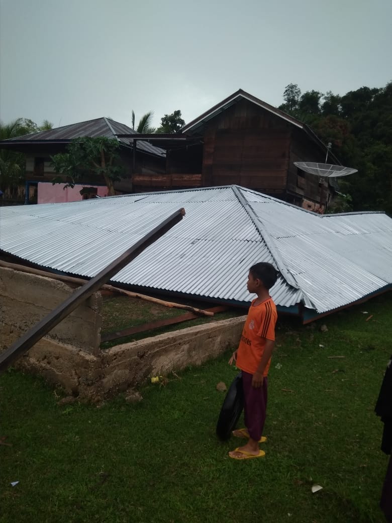Rumah Warga di Batang Asai Rata dengan Tanah karena Angin Puting Beliung