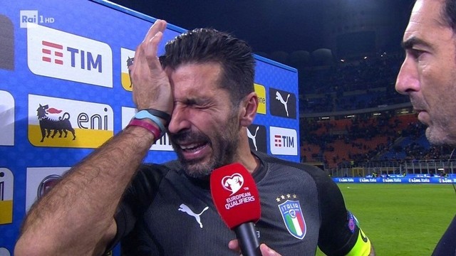 Berurai Air Mata, Ini Ungkapan Buffon Setelah Italia Gagal ke Piala Dunia