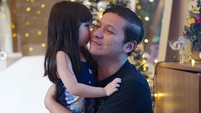 Gading Marten Unggah Foto Ini, Tuai Permintaan dari Netizen, : Gem, Mending Sama Papa Gading Aja Yah