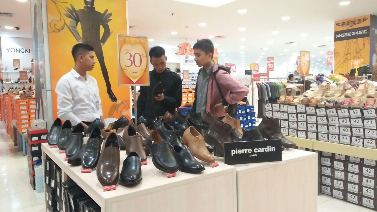 GALERI FOTO: Ada Diskon Hingga 30 Persen Untuk Brand Kelas Premium, Rohde dan Pierre Cardin