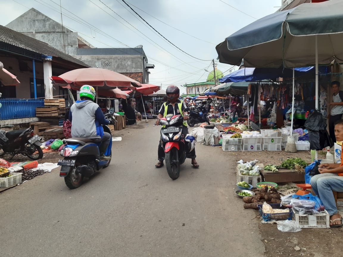 Pasar Simpang Pulai Semrawut, Ini Alasan Pedagang Kembali Jualan di Pinggir Jalan