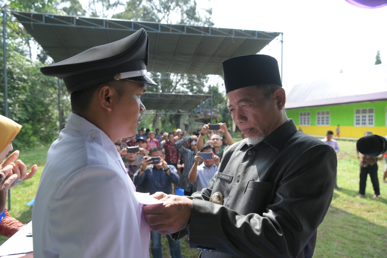Aswandi Dipecat Gara-gara KDRT, Sukron Resmi Jadi Kades Air Batu Merangin