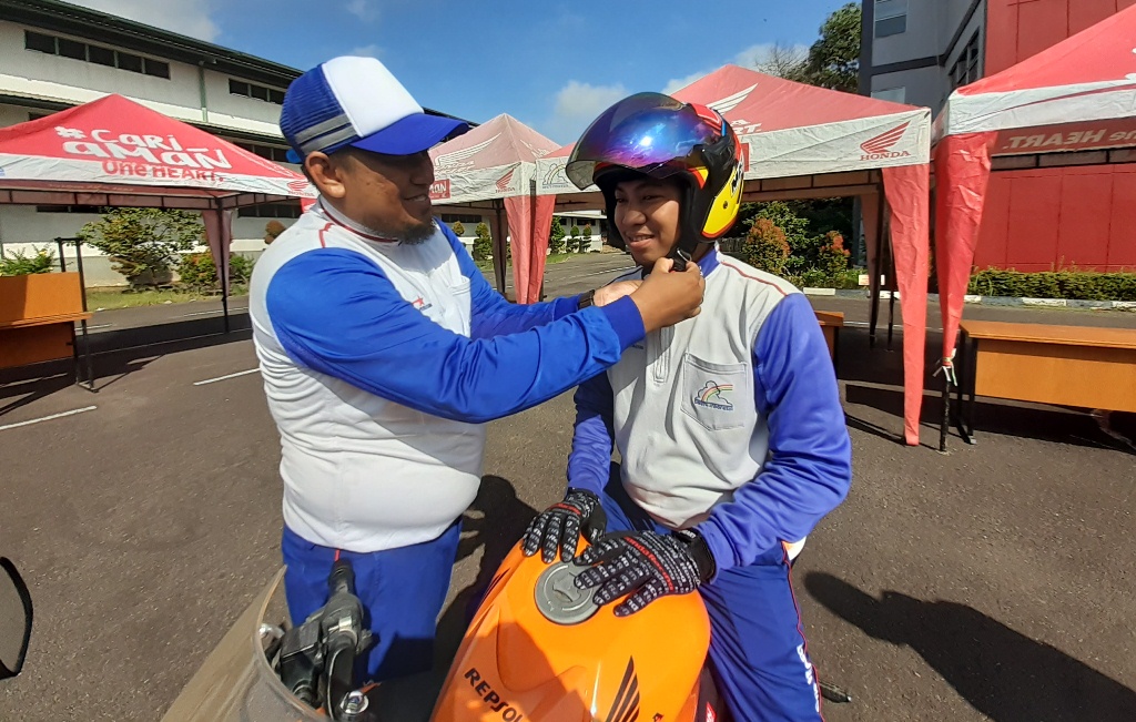 Tips Cara Aman Berkendara di Tengah Kabut Asap dari Sinsen