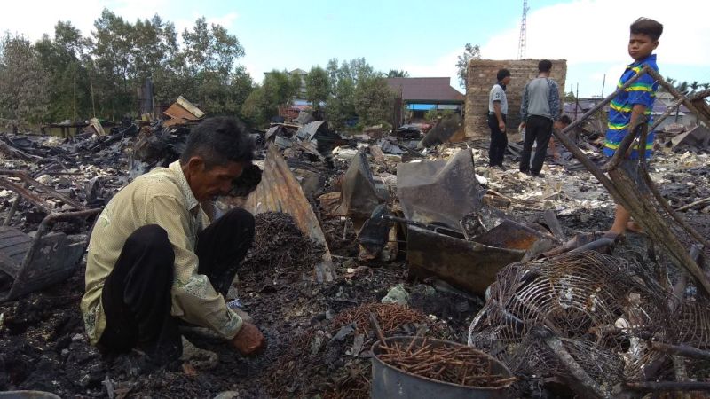 Kais Puing-puing Kebakaran Simbur Naik, Warga Temukan Keris, Emas Benda Berharga Lainnya Hangus