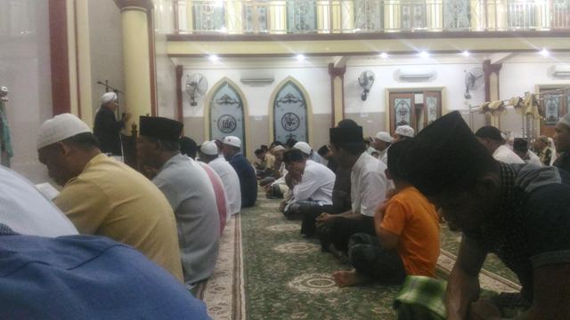 Panduan Mengerjakan Salat Tarawih 8 Rakaat, Doa Kamilin dan Salat Witir, Ramadan 2020/1441 H