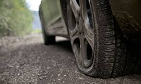 Tips Otomotif - Inilah 4 Penyebab Ban Mobil Pecah Saat Melaju di Jalan, Penting Untuk Diketahui