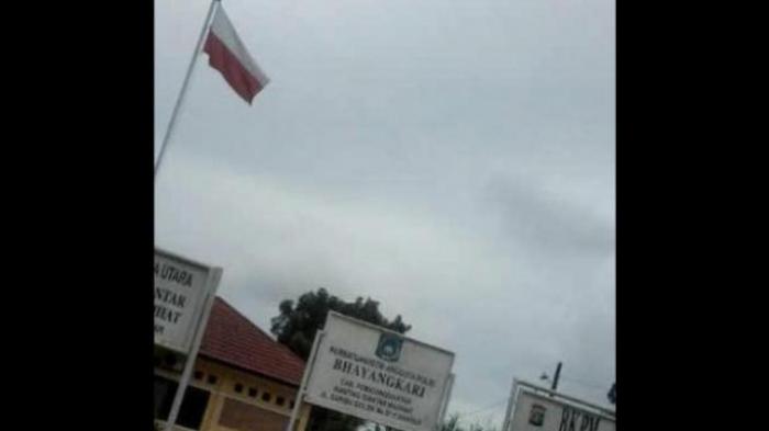 Di Kantor Polisi Ini, Bendera Merah Putih Sempat Berkibar Terbalik