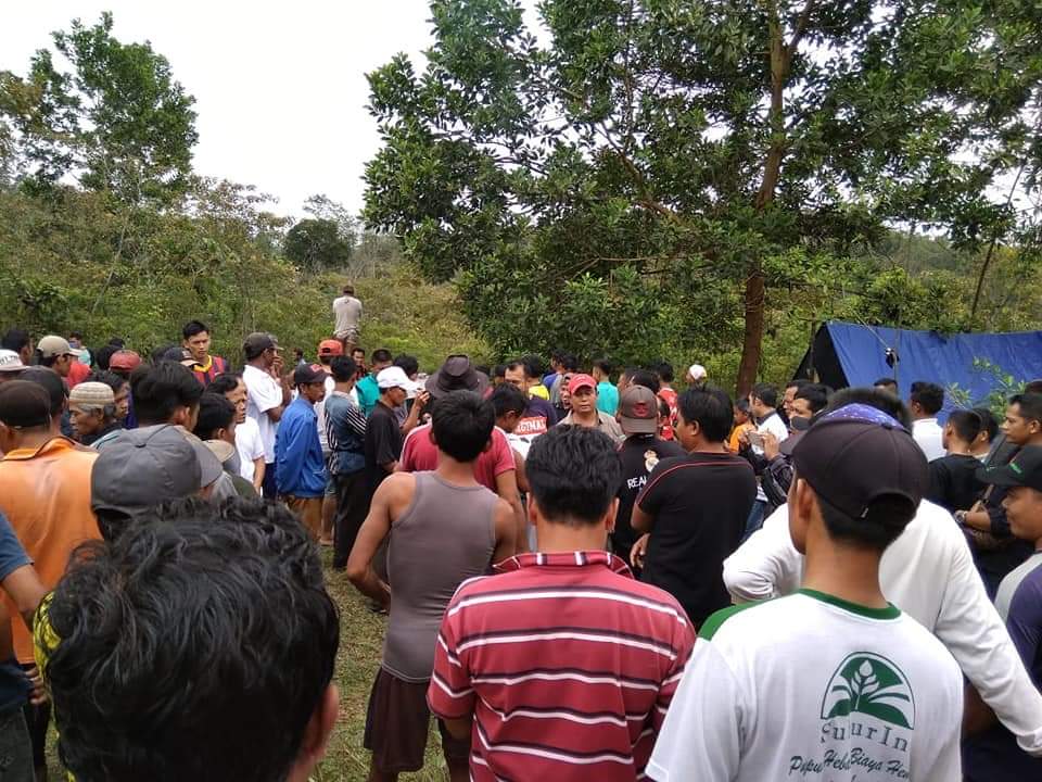 Ratusan Warga Petajen Protes, Tolak Pembuatan Pengolahan Minyak Mentah Ilegal