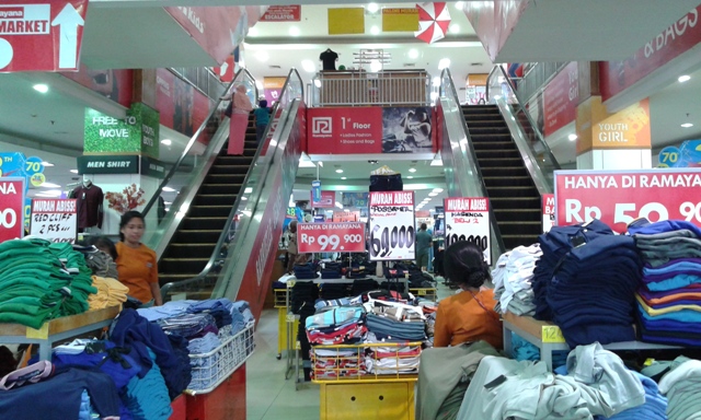 Malam Tahun Baru 2018 Ada Pesta Celana Jins dan Sepatu di Ramayana