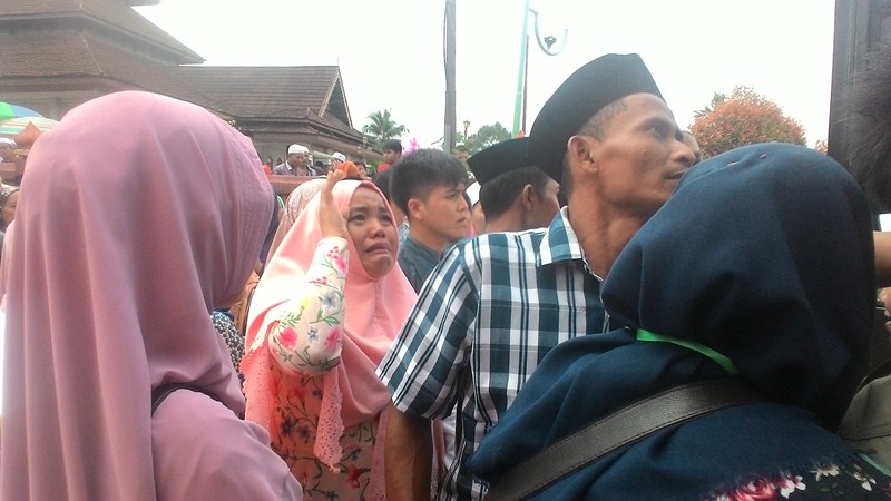 Pelepasan CJH Batanghari Diwarnai Isak Tangis