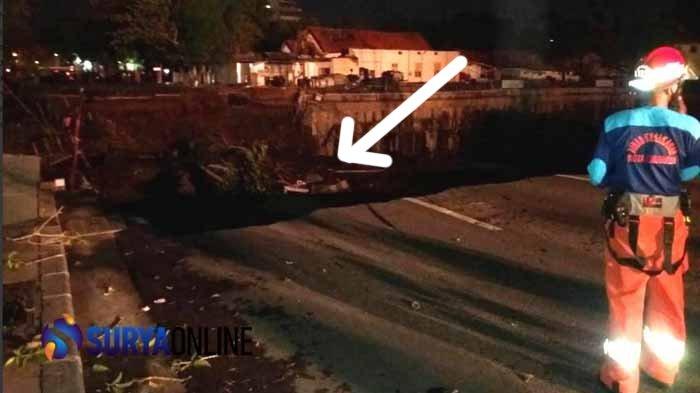 Diduga Ini Penyebab Jalan Gubeng Ambles, Hingga Live Streaming Kondisi Terkini di Surabaya