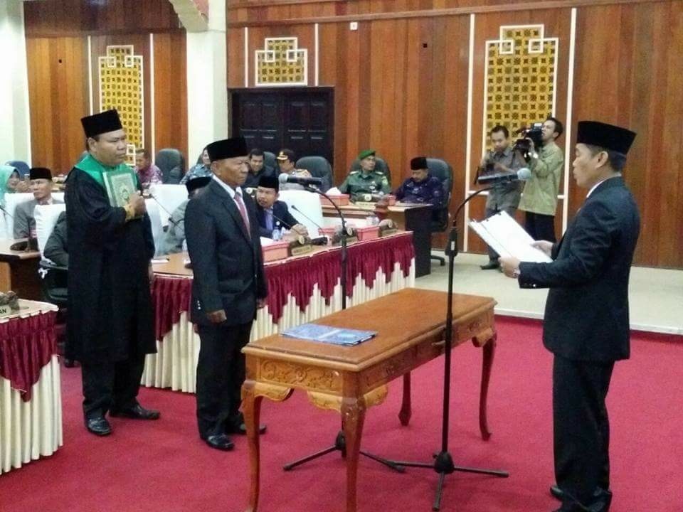 Pergantian Antar Waktu DPRD Kerinci - Resmi Gantikan Arsal, Yustiar Sempat Gugup Saat Dilantik
