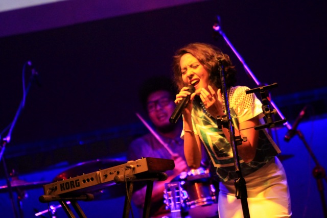 Manggung Pakai Gitar, Lala Karmela Mencuri Perhatian - 20112015-lala-karmela_20151120_231340.jpg