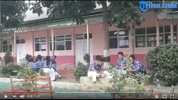 Orangtua Terbebani, Anak SMP Diminta Bawa Smartphone Android ke Sekolah